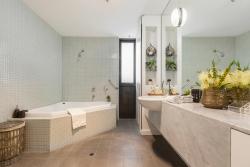 Nest on Bourke☆SPA☆LARGE 60SQM!!☆Chinatown☆Free tram☆ Images