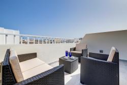 Chic 2BR Penthouse steps from the Promenade Images