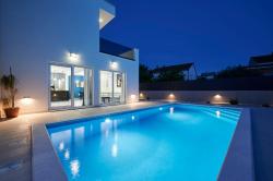 Royal blue House Images