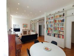Minzoni: quiet, bright & central apartment Images