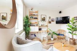 Large Luxury Studio in Heart of Richmond Images