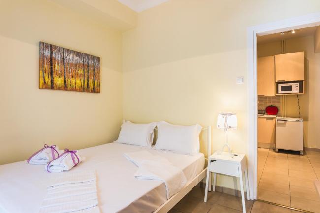 Elegant Studio Next to the Acropolis by Cloudkeys Images_1