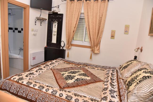Safed Inn Images_4