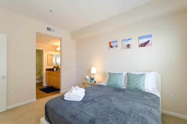 LA Clean and Comfy Suite Images_1