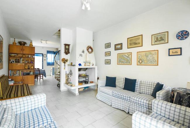 50 Steps From The Sea Images_3