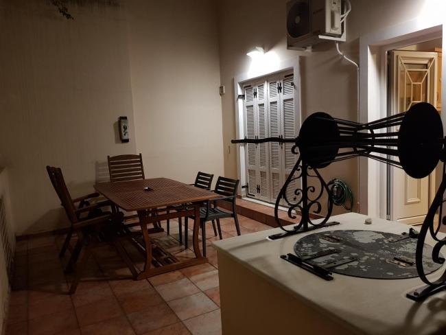 Cosy Apartment with patio by YHA Images_2