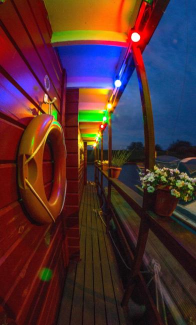 Gemuetliches Hausboot am Elbarm Images_3