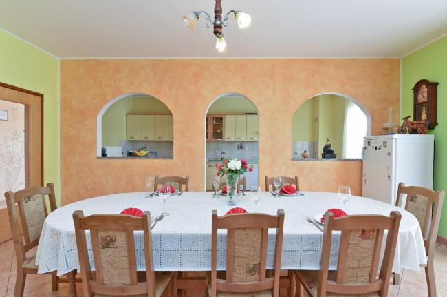 Apartment Dvori with pool Images_1