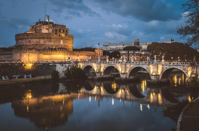 63 Footprints by the Vatican Images_4