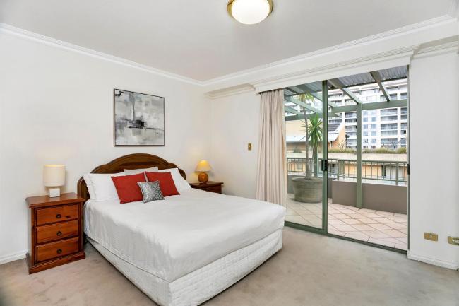 Large Dual Level Apartment Minutes Walk From Darling Harbour - HWD89 Images_2