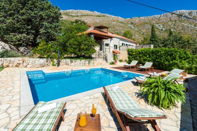Mlini Villa Sleeps 8 Pool Air Con WiFi Images_1