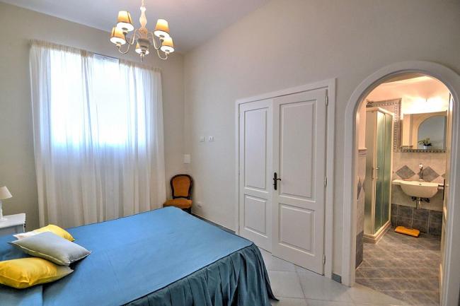 Positano Apartment Sleeps 6 Air Con WiFi Images_4