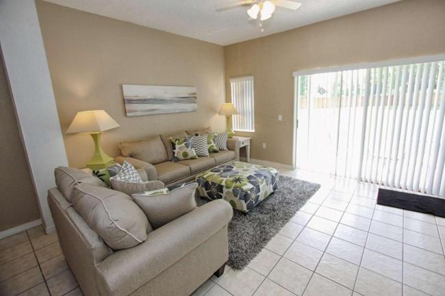 Gorgeous 3 Bedroom Townhome in the Amazing Lake Berkley Resort Images_1