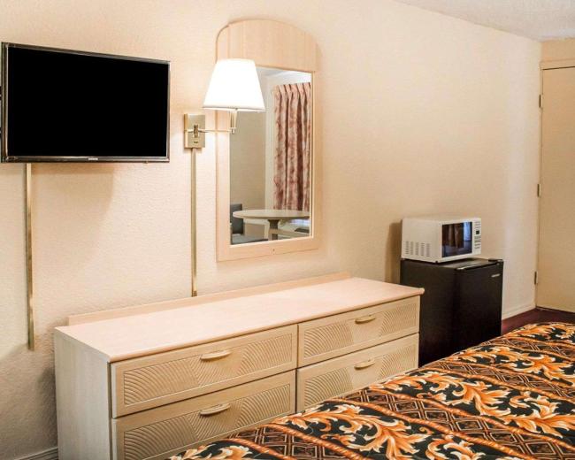 Rodeway Inn Images_5