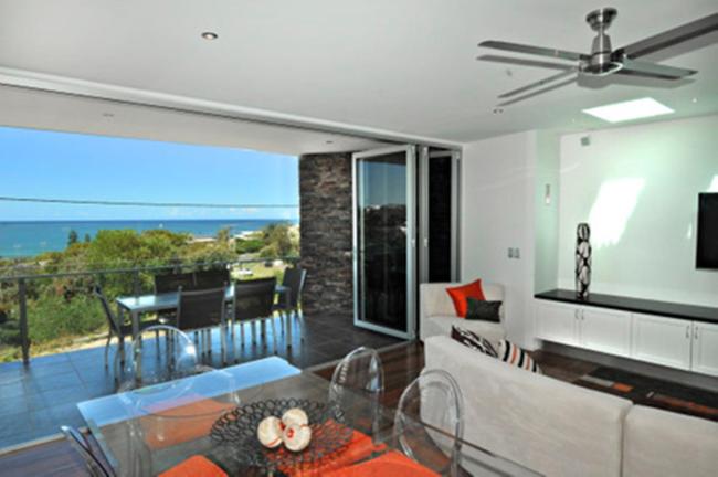 Relax and enjoy C-Vues from the rooftop pool Images_1