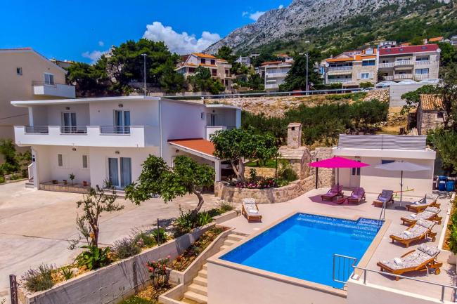 Tice Villa Sleeps 10 Pool Air Con WiFi Images_3