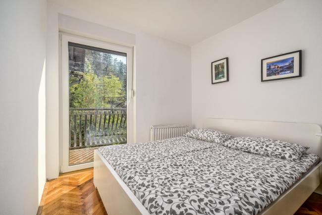 Apartment by the creek Images_5