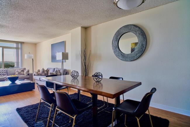 Seabreeze Penthouse Style with Astonishing View Images_2