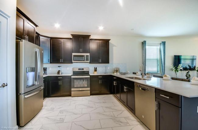 Disney Best Secret 7 Miles To Disney - World - Champion Gates Resort Free Water Park Images_3