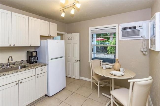 Bradenton Beach Cozy 1 Bedroom, 1 Block From The Ocean Images_2