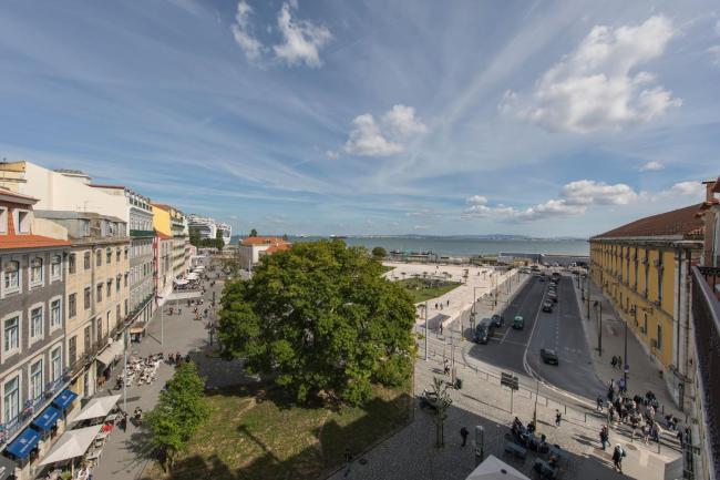 Unique 2 Bdr Apt River View Baixa Alfama C Images_1