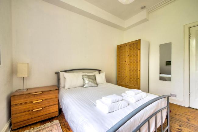2bed for 6 guests in Argyle Place by GuestReady Images_2