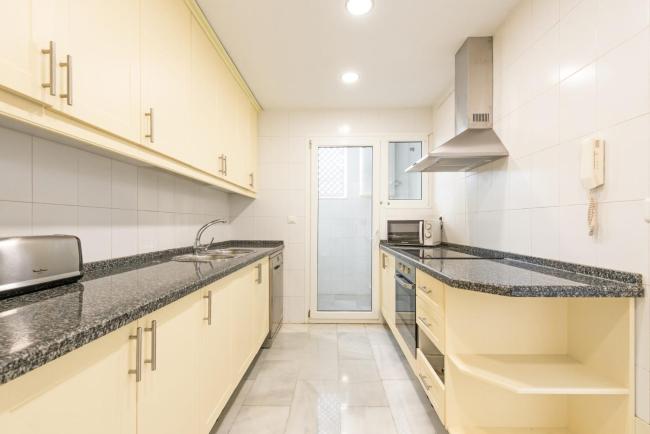 Beach Front apartment in Puerto Banus Images_4