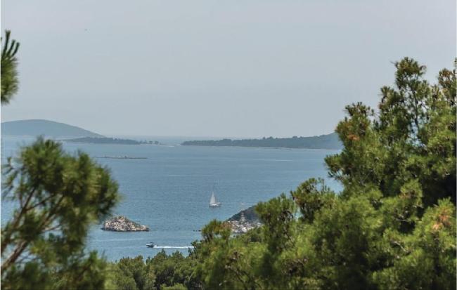 Nice apartment in Trogir w/ WiFi and 3 Bedrooms Images_4
