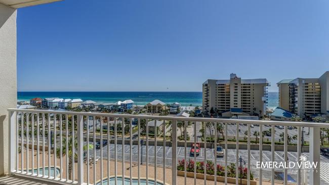 Laketown Wharf Resort by Emerald View Resorts Images_4