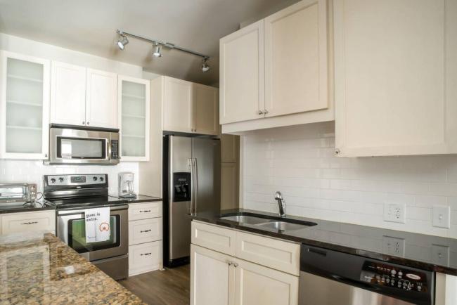 Stylish 1BR - Downtown Austin #340 by WanderJaunt Images_5