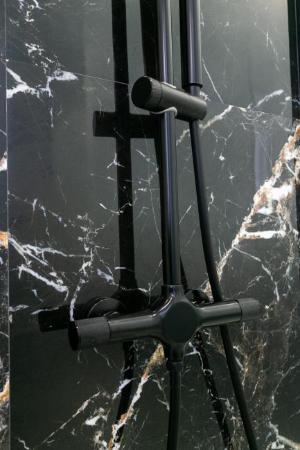 Marble Suite 40sqm Center AC 2smarttv NETFLIX Images_5