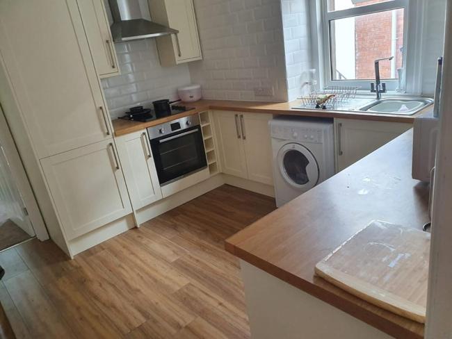 large first floor balcony flat next to beach Images_3