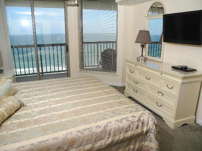 Emerald Cove I 8B by Grand Strand Resorts Images_2