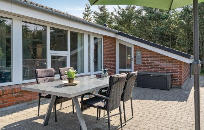 Stunning Home In Blvand With 4 Bedrooms, Wifi And Sauna Images_5