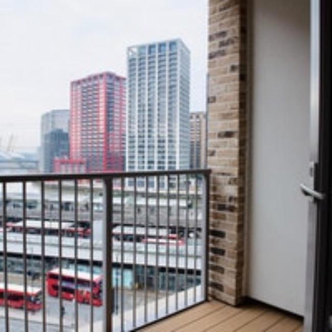 Spacious Flat In London zone 2 with River Views Images_4