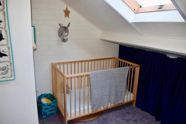 Charming Cottage with Leafy Courtyard Images_3