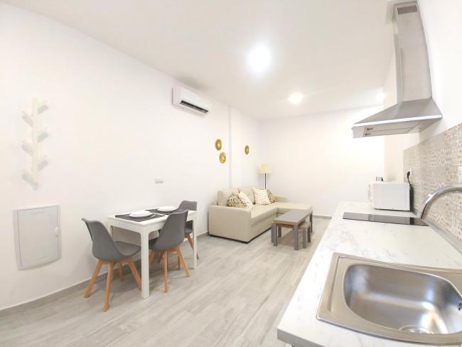 Central bus and train station apartment 5 Images_1