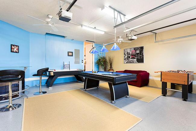 Mouse Mountain Mobile Home Resort Villa Sleeps 8 with Pool and WiFi Images_4