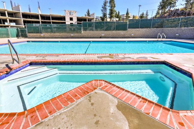Spacious Ski-in and Ski-out Stateline Condo with Views! Images_3