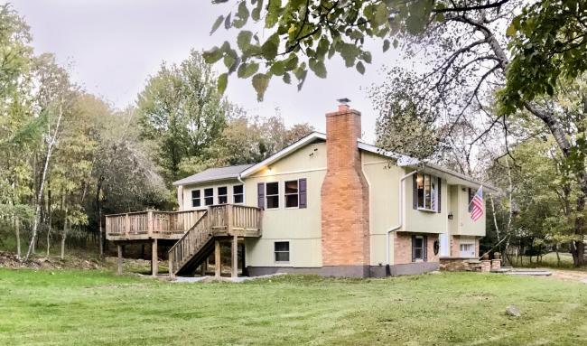 Modern Corner Lot Home Mins To Pocono Attractions! Images_2