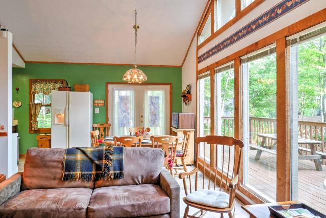 Cozy Jasper Cabin w/2 Decks & Lake and Pool Access Images_4