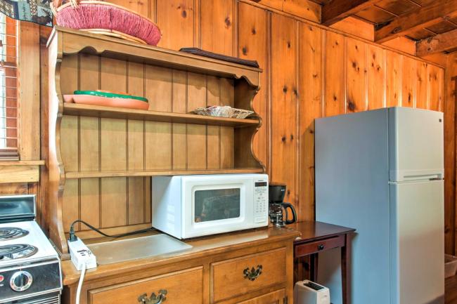 Charming Cloudcroft Cabin w/ Forest Views & Deck! Images_5