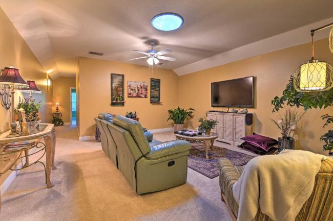 Comfortable Lake Mary Apt with Shared Pool and Lanai! Images_3