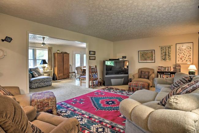 Dickson Home w/Yard&Deck-Close to Piney River Images_4
