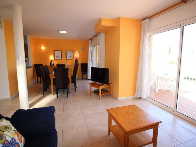 Luxurious Holiday Home in Empuriabrava with Private Pool Images_3