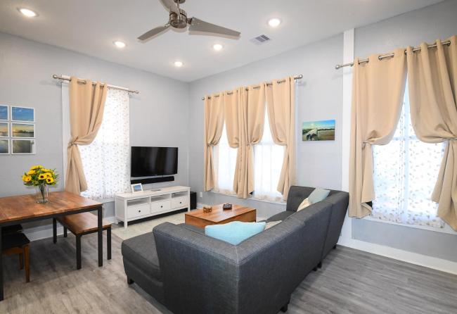 New Listing! Close to Beach, Strand and UTMB! Updated and Stylish, Palm House Images_2