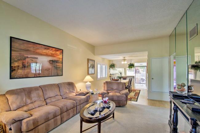 Palm Springs Condo with Pool Access about 1 Mile to Golf Images_4