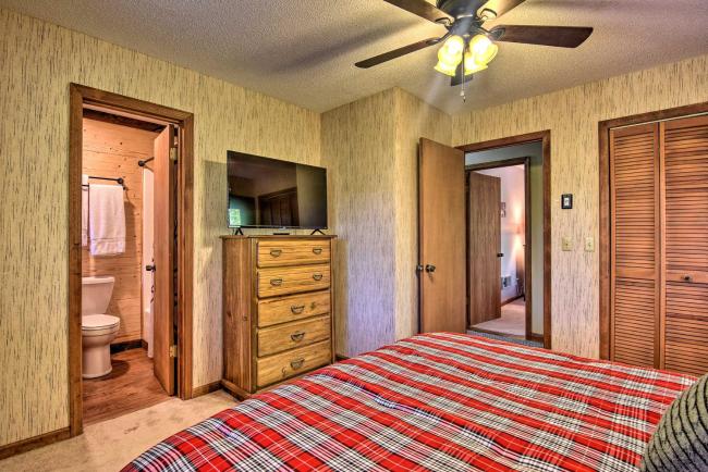 Cabin in Woods w/Fire Pit, 2 Mi to Beech Mtn! Images_4