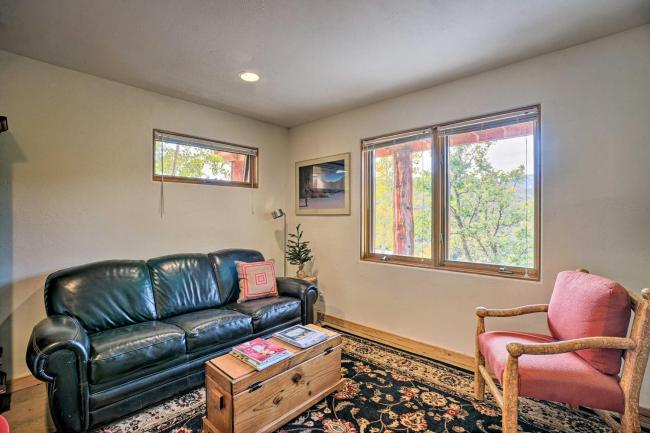 Snowmass Couples Getaway with Mtn Views and Deck Images_4