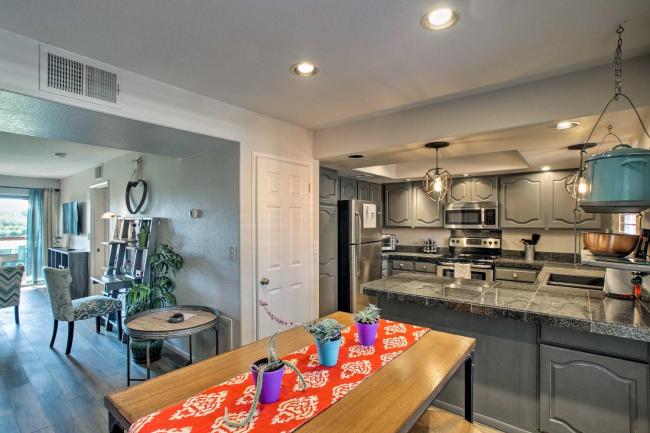 Modern Resort Condo w/ Pool Access+Golf Views Images_4